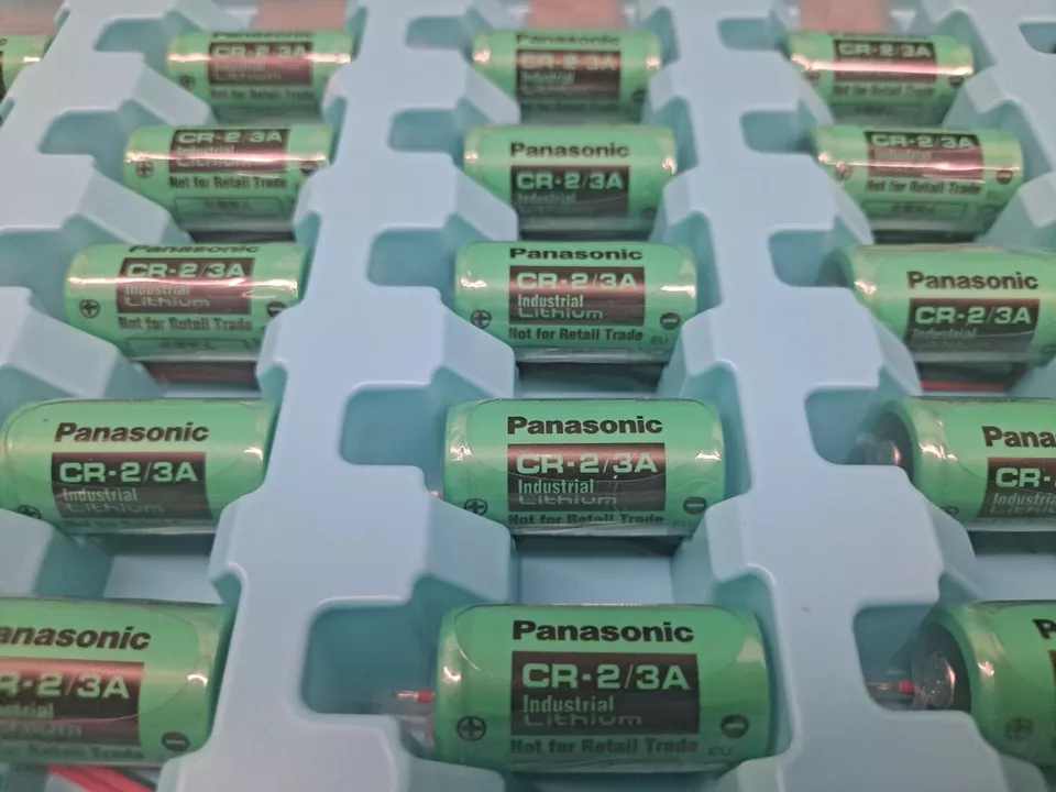NEW FULL CASE OF 100x PANASONIC INDUSTRIAL LITHIUM BATTERIES CR-2/3A WITH WIRES - Image 3 of 4