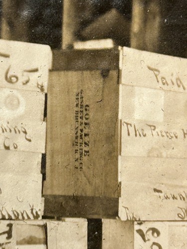 Junta y embalaje Goetze de colección foto hombre trabajando nuevo Brunswick NJ - Imagen 3 de 5