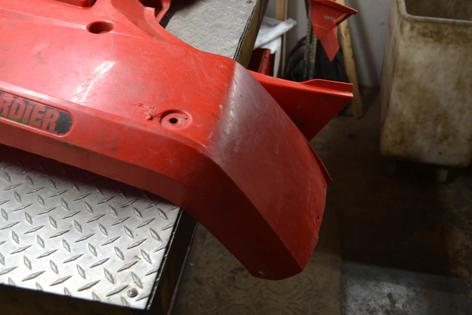 259 ЗАДНЕЕ КРАСНОЕ КРЫЛО ПЛАСТИК 04 CAN AM OUTLANDER 400 ATV 4X4 БЕСПЛАТНАЯ ДОСТАВКА ПО США - Изображение 3 из 4