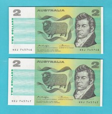#T48. PAIR UNC 1976 AUSTRALIAN KNIGHT/ WHEELER  PAPER $2 BANKNOTES #HXJ 745746/7