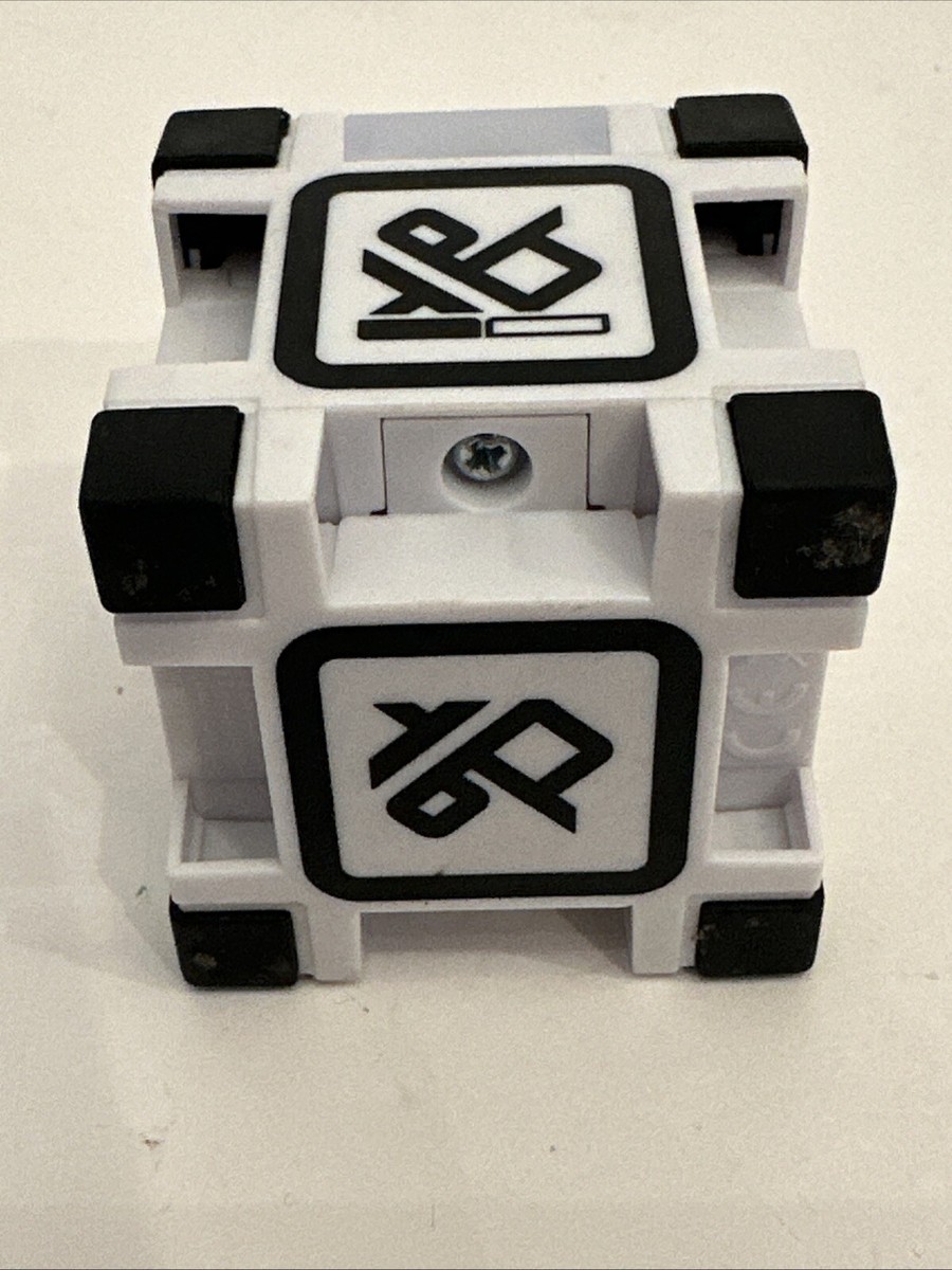 Anki Cozmoとブロック3個セット Anki Cozmoとブロック3個セット Anki Cozmo Robot Complete Base