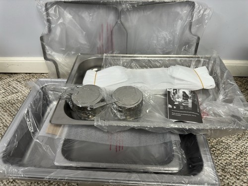 NUOVO Gourmet Buffet 8 Qt (Quart) Piatto Sfregamento Diviso Acciaio Inox Nuovo con scatola $99 - Foto 3 di 5