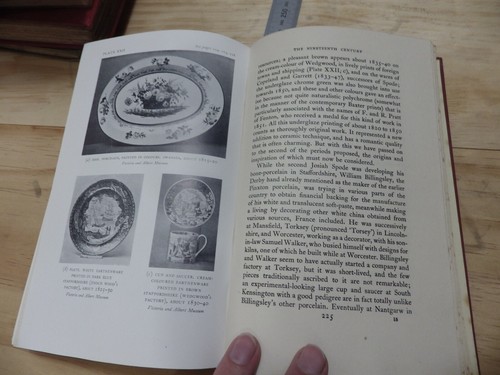 English Pottery And Porcelain - W B Honey 1952 - Picture 9 of 10