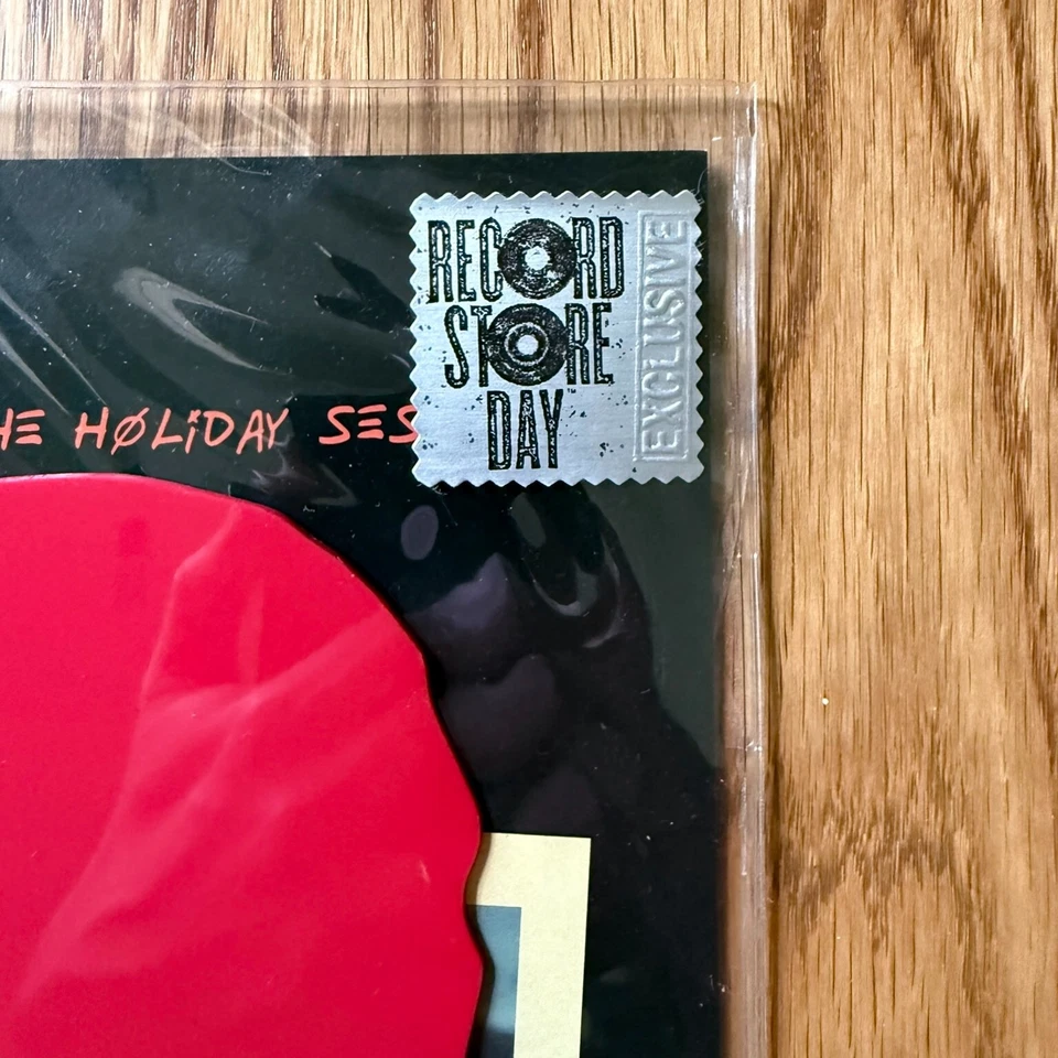 *SIGNED/AUTOGRAPHED* Paramore "The Holiday Sessions" 7" vinyl record! haley riot - Image 4 of 4