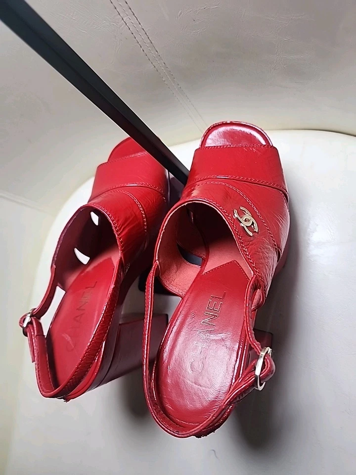 Sandalias Chanel de plataforma de piel de cordero arrugada de segunda mano. EU 36.5C. EE. UU. 6. Foto 2 de 4