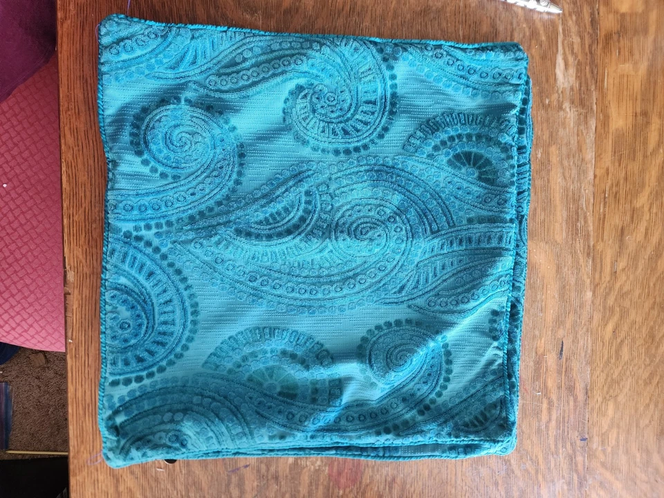 Funda de almohada de terciopelo turquesa oscuro Pier 1 Imports 20""x20"" Foto 3 de 4