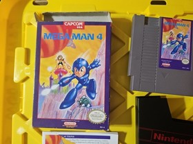 Mega Man 4 NES CIB Complete in Box Capcom Authentic w/ Manual + Protector