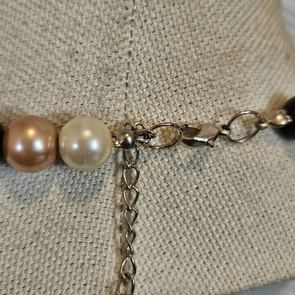Collar de 20" con cuentas de perlas de imitación rosa y blanco negro Foto 3 de 3