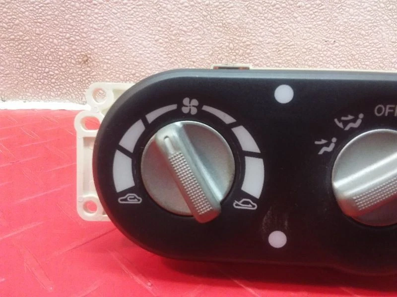 05 2005 06 2006 Mazda Tribute control de temperatura aire acondicionado YL8H-19980-D Foto 3 de 4