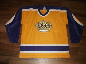 la kings gold jersey