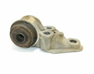 VW PASSAT B5 3B 1.9 TDi Hinterachse Halter Lager REAR AXLE MOUNT