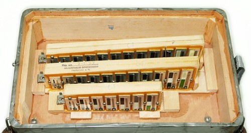 Hohner Club llB Diatonic Squeezebox, German Button Accordion, Harmonika, 2334 - Picture 9 of 11
