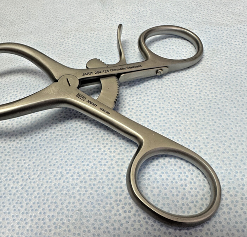 Jarit 204-125 Gelpi Perineal Retractor 9.6mm Curved 5-1/2" - Picture 3 of 6