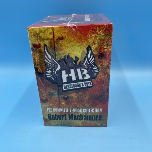 Robert Muchamore Hendersons Boys 7 Books Collection Set Escape, Eagle Day NEW - Foto 2 di 6