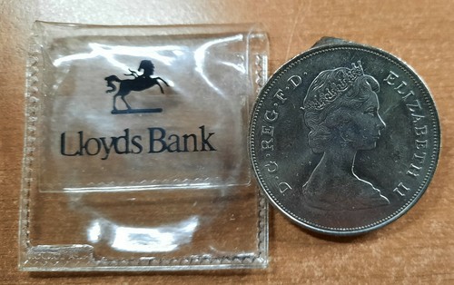 “Queen Mother” 1980 80th Birthday Commemorative Coin In Original Lloyds Pouch - Picture 3 of 3