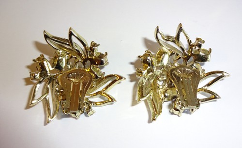 Pair of Vintage Volupte Clip On Earrings Blue Clear Rhinestones Gold Tone Marked - Zdjęcie 3 z 5
