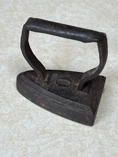 Vintage Miniature Size 0 Cast Iron Sad Iron
