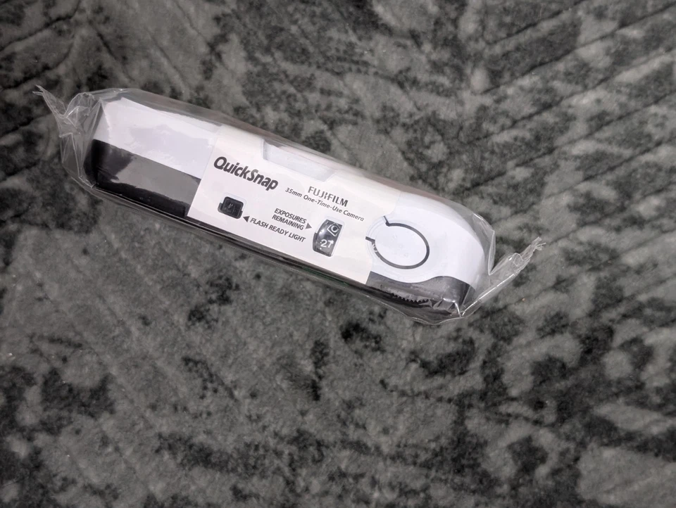 Fujifilm 27 Exp QuickSnap Flash Camera NEW! Pink Breast Cancer Logo Exp 2009/11 - Image 3 of 4