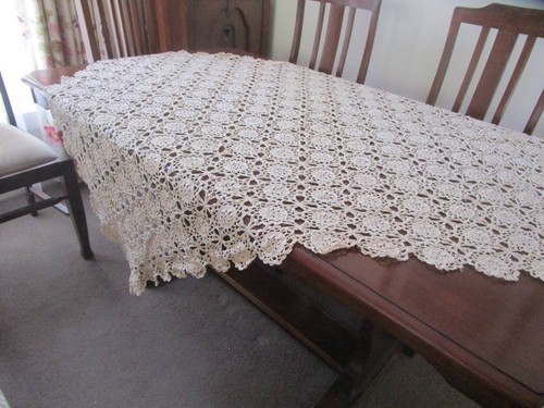 VINTAGE HOME HAND CROCHET LACE TABLECLOTH - Picture 3 of 9