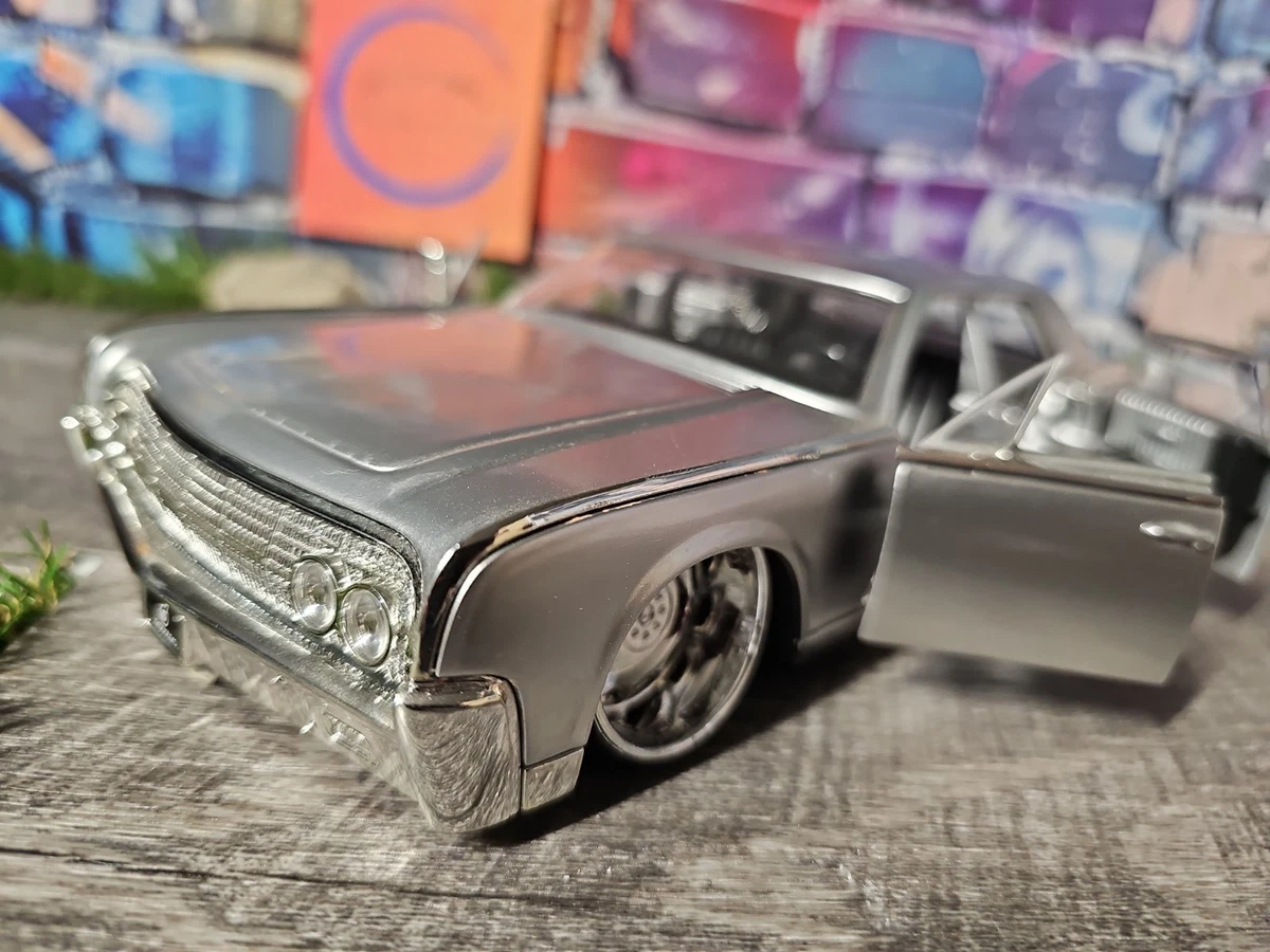Preços baixos em Escala 1:18 Lincoln Hot Wheels Veículos de