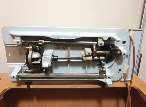 Macchina da cucire elettrica Vintage Singer 207 con mobile - Foto 13 di 13
