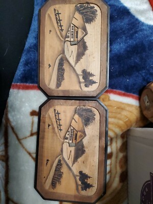 Echte Schwarzwalder Holzkunst Carved Wooden Wall Plaque abt 7.75 x 5.25 Set of 2