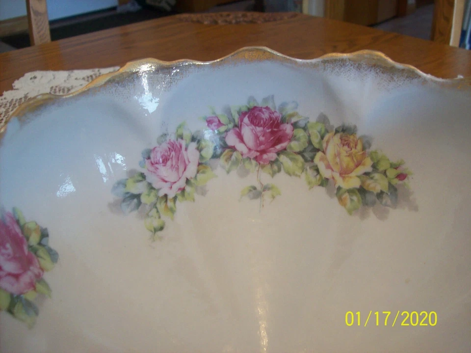 Cuenco Ferner de porcelana con patas vintage alemán Wheelock patrón floral rosa Foto 3 de 4