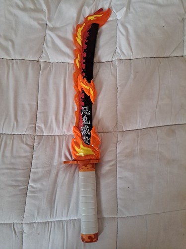 Bandai Demon Slayer DX Nichirin Schwert Klinge Kyojuro Rengoku Version Replica