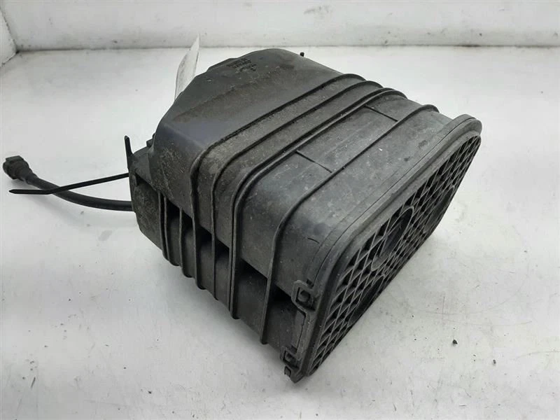 10 11 12 13 14 15 16 17 18 19 20 Chevrolet Malibu bote de vapor de combustible 84835159 Foto 3 de 4