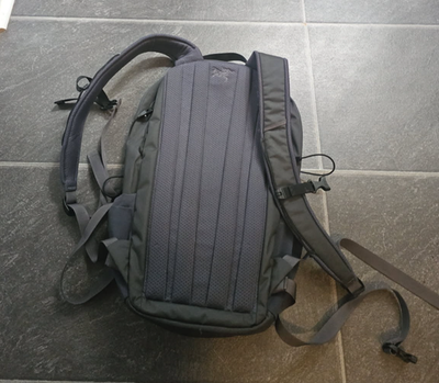 ARC'TERYX 2022 MANTIS 16 DARK GRAY BACKPACK | eBay