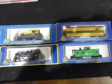 Lot of4 HO Gauge Train AHM 2 Locos Caboose and PAssenger Car - Donated items
