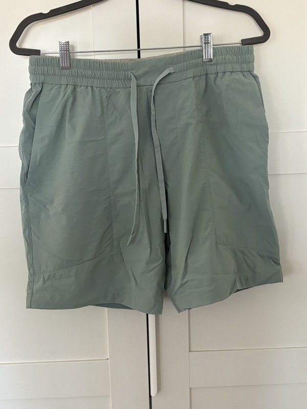 Lululemon Men’s Light Green Bowline Athletic Shorts Size Large
