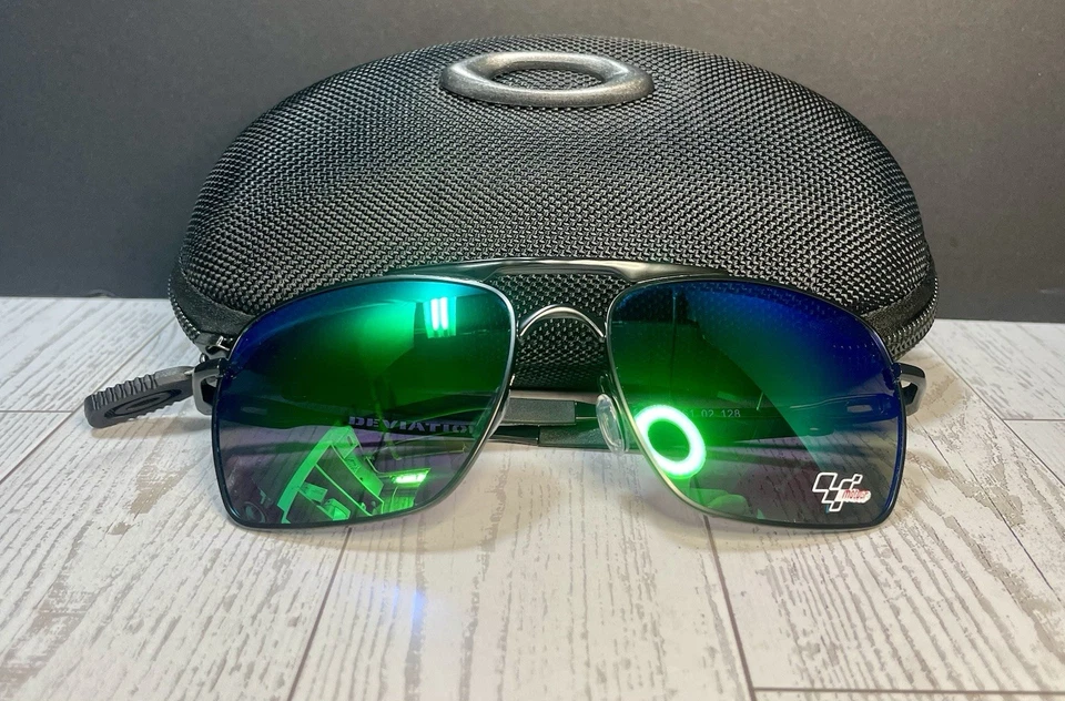 Gafas de sol polarizadas Oakley DEVIATION satinadas negras/verdes con estuche incluido Foto 2 de 4