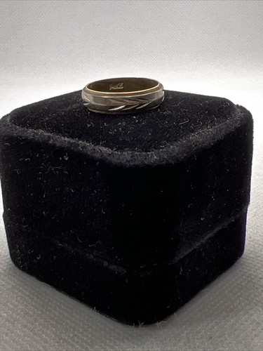 Solid 14K Two Tone Gold Diamond Cut Wedding Anniversary Band Ring 4gr. Size 6.5 - Picture 6 of 12