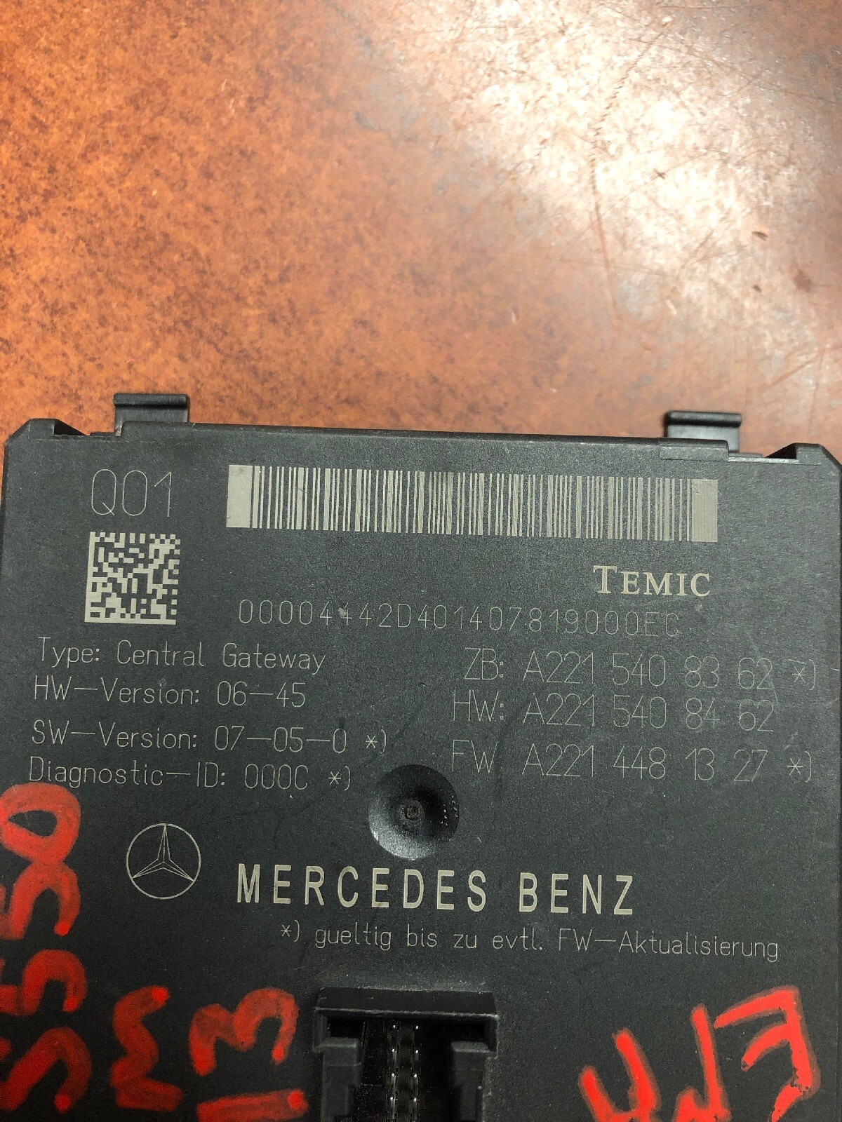 2008 Mercedes S550 W221 OEM Central Gateway Control Module A2215408362