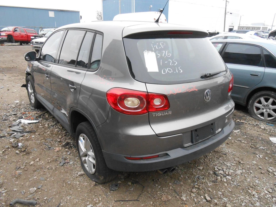 Brazo de control inferior delantero derecho usado delantero se adapta a: Volkswagen Tiguan 2011 delantero Foto 3 de 4