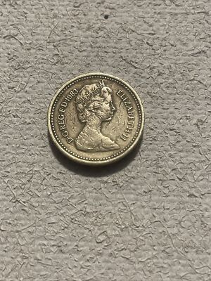 1983 Queen Elizabeth 2 One Pound Coin Error DECUS ET Tutamen Upside-down...
