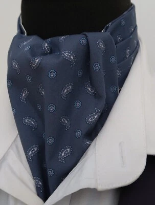 Ascot-Krawatte Herren französisch blau mit kleinem weißem & blauem Paisley-Design/eckig