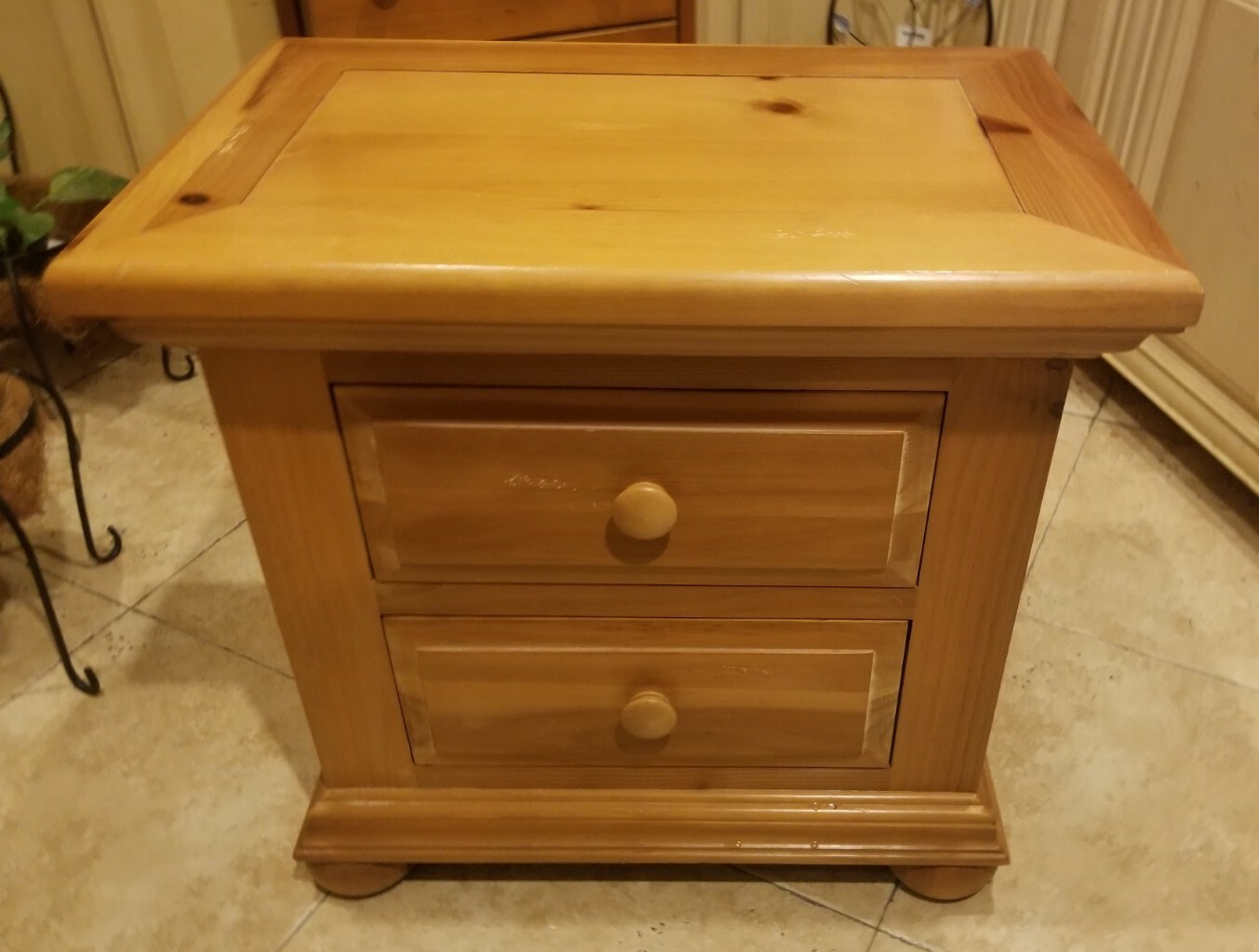 Estate Broyhill Fontana Traditional Nightstand In Honey Pine Good For Sale Online Ebay