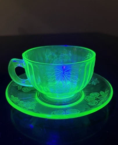 VINTAGE 1930'S URANIUM GREEN FRUITS CUP AND SAUCER HAZEL ATLAS DEPRESSION GLASS