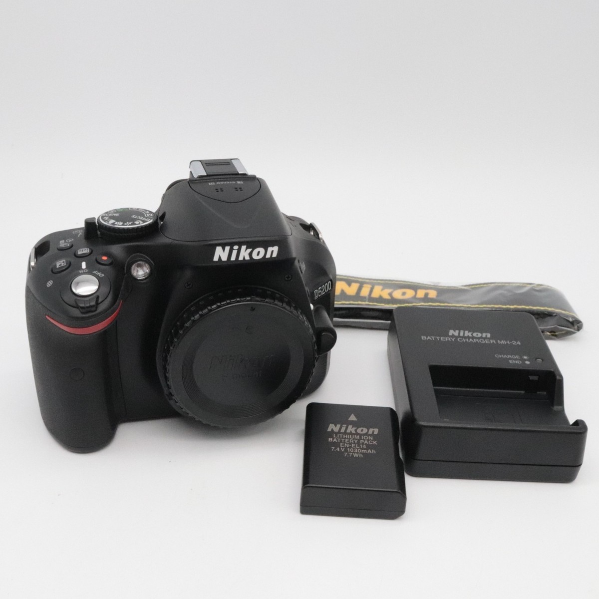 Nikon D5200 Digital SLR Camera Body Black TOP MINT Shutter