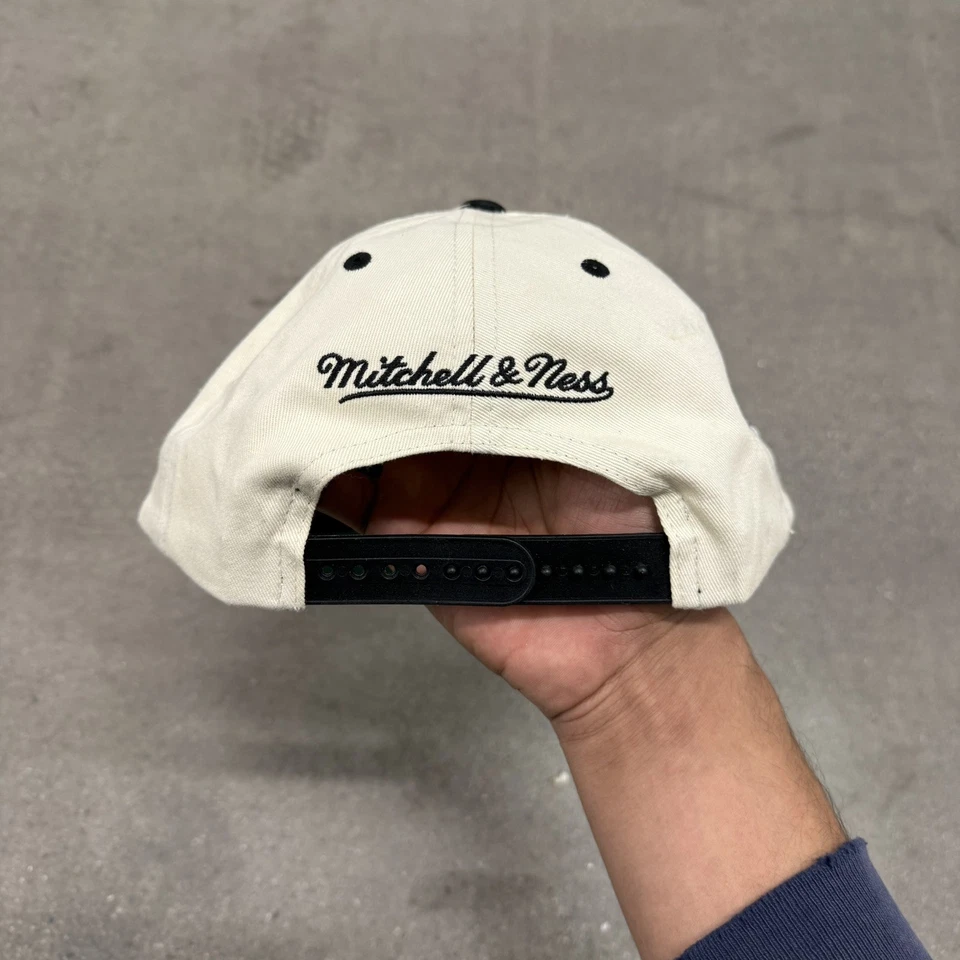  NBA Finals Bulls VS Jazz Mitchell & Ness 1998 SnapBack Embroidered Hat  - Image 2 of 4