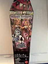 Monster High Buried Secrets Mystery Doll with 5 Accessories Unopened