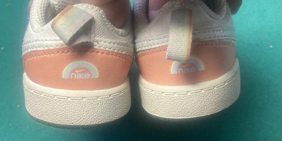 Zapatos Nike Court Borough Low 2 para niños pequeños talla 4 color melocotón y blanco DM1218-100 Foto 4 de 4