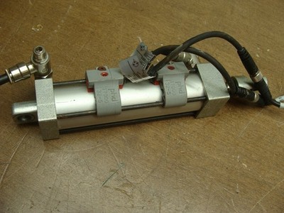 2 Total  PHD PNEUMATIC CYLINDER AVP 1 X 3 -B-E-Q 3'' STROKE 1'' BORE 1/8'' THREAD