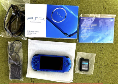 PSP3000型カセット２個と持ち運び用ケース付き PSP3000型カセット2個と持ち運び用ケース付き SONY PSP 3000本体