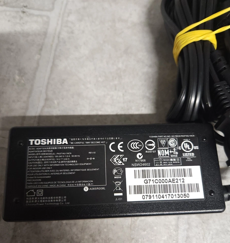 Toshiba AC Power Adapter PA3714U-1ACA - Image 2 of 4