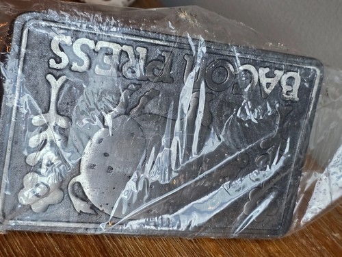 Taylor & Ng Breakfast Bacon Egg Set Cast Iron Bacon Press New Damaged Box - Picture 4 of 4