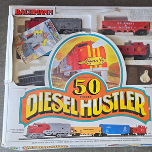 Bachmann HO Santa Fe Diesel Hustler 50pc Starter Set DC Analog Track Power
