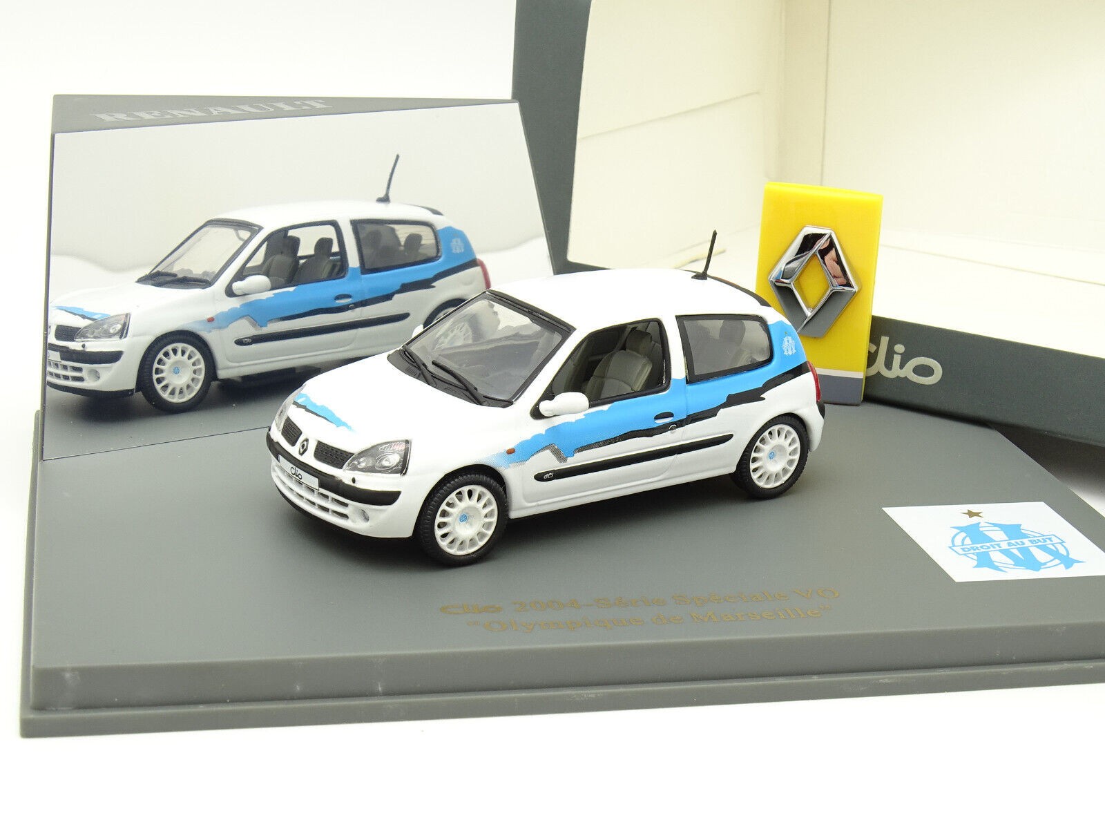 Renault Clio dCi 2004 miniature 1/43 blanche Universal Hobbies voiture de collection 7711227819
